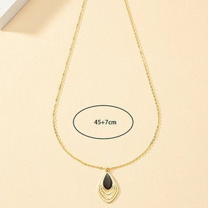 Collana con pendente a rombo in smalto dorato con catena regolabile da 45+7cm
