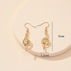 Fashionable gold dangling earrings with round rhinestone and hollow design, 5cm length