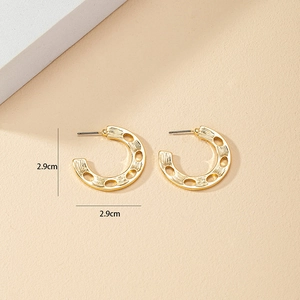 Gold-plated C-shaped hoop earrings with vertical brushed texture and 2.9cm diameter