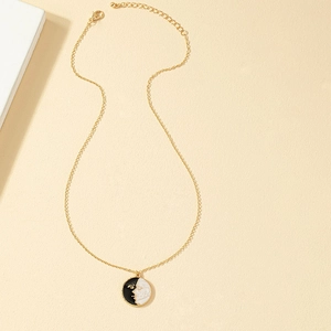 Artistic Face Profile Pendant Necklace Alloy Gold Plated Enamel Round Coin Retro Minimalist Jewelry For Women