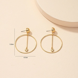 Boucles d'oreilles cercle doré avec pendentif cœur, taille 5,3 cm de haut et 4,1 cm large