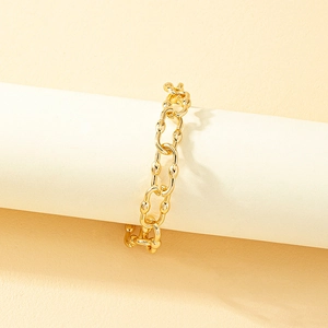 Minimalist gold alloy chunky chain bracelet featuring bold interlocking link design