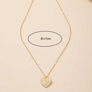 Golden heart pendant necklace with hammered texture finish and adjustable 45+7cm chain