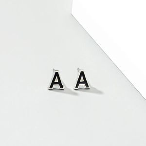 Minimalistische Schwarze Emaille Englische Buchstaben Ohrstecker Legierung Metall Schicker Täglicher Schmuck Damen