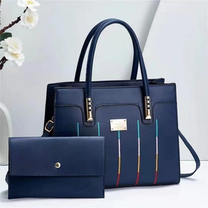 Ensemble sac à main bleu foncé et portefeuille avec surpiqûres colorées et métal doré