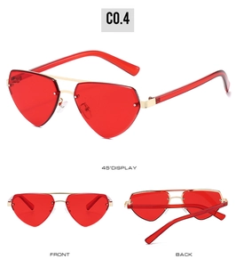 Trois vues de lunettes de soleil cœur sans monture avec verres rouges et double pont doré