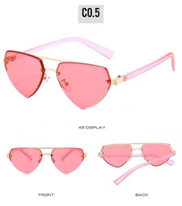 Vues de face arrière et à 45 degrés de lunettes de soleil roses sans monture