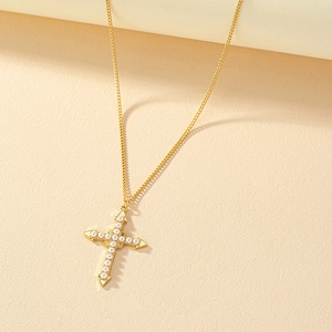 Collier Pendentif Croix Alliage Plaqué Or Avec Künstliche Perles Fantaisie Blanches Bijoux Religieux Vintage Pour Femmes