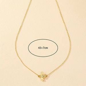 Minimalist gold-plated bee pendant necklace with adjustable 43+7cm chain for women
