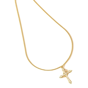 Collier doré avec pendentif croix, perles blanches et chaîne fine sur fond blanc