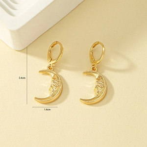 Boucles d'oreilles pendantes lune dorées, longueur 3,4 cm avec visage en relief