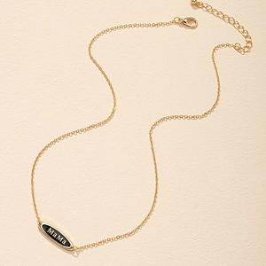 Elegante collana MAMA dorata con ciondolo ovale in smalto nero per regalo festa della mamma