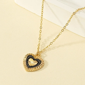 Collier Pendentif Cœur Vintage Alliage Émail Noir Bords Texturés Rétro Bijoux Plaqués Or Pour Femmes Élégant Mode