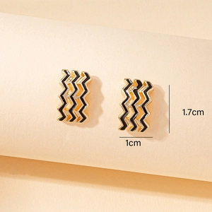 Minimalist wave enamel earrings in gold and black with a stylish zigzag design