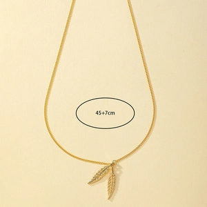 Gold leaf Y-necklace with double feather pendants and adjustable 45+7cm chain