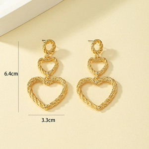 Boucles d'oreilles cœur évidé dorées texturées avec design de corde torsadée, hauteur 6,4 cm