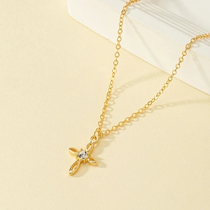 Collier Pendentif Croix À La Mode Alliage Zircon Incrusté Bijoux Simples Élégants Pour Femmes Quotidien