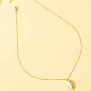 Gold chain necklace with a white enamel shell pendant for a beach vacation look