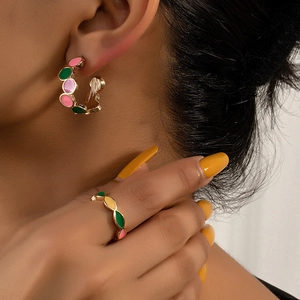 Enamel C-shaped hoop earrings and wavy ring set in colorful gold-plated metal jewelry