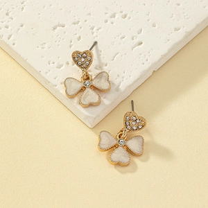 Elegant gold heart and four-leaf clover earrings with enamel pearl and rhinestones