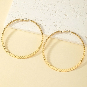 Minimalist golden double-line large hoop earrings with textured chain link design