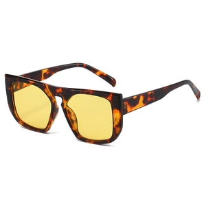 Square Sunglasses Large Frame Retro Vintage Flat Top UV Protection Fashion Streetwear For Women And Men PC Eyewear