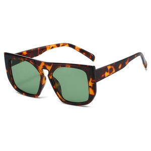 Retro square oversized tortoiseshell sunglasses with dark green lenses for men and women