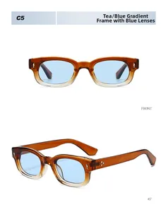 Vue détaillée de lunettes de soleil rétro carrées thé avec verres bleus et rivets