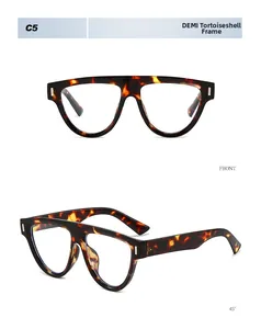 Vues détaillées de face et de profil de lunettes de soleil oversize tendance en écaille