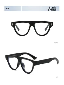 Lunettes de soleil carrées noires avec doubles rivets argentés vues de face et de profil