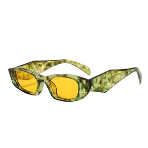 Lunettes de soleil ovales rétro avec monture marbrée jaune et verres teintés vintage