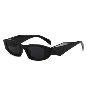 Lunettes de soleil rétro noires à monture géométrique épaisse et branches larges style urbain