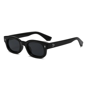 Lunettes De Soleil Carrées Rétro Petite Monture Matériau PC Verres AC Protection UV400 Détail Rivet Mode Hip Hop Unisexe
