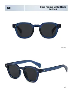 Détails de lunettes de soleil à monture bleue translucide avec accents argentés