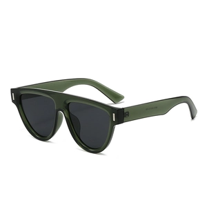 Lunettes de soleil oversize monture en D vert foncé translucide et détails argentés