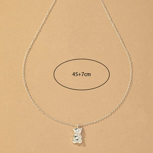 Detailansicht der Bären-Halskette mit 45 cm langer Kette und 7 cm Verlängerungsstück