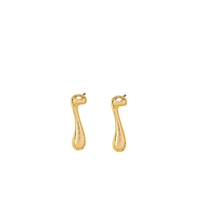 Minimalist liquid gold drop earrings with a dynamic mirror finish on a clean white background