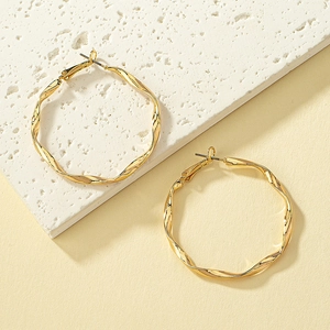 Créoles torsadées dorées polies pour femmes, design circulaire tendance minimaliste