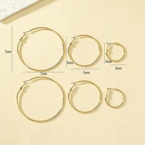 Size chart showing 3cm, 5cm, and 7cm diameter gold hoop earrings in a minimalist set