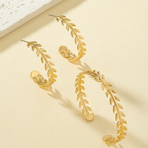 Elegant gold leaf earring and bracelet set with laurel wheat pattern in C-shape design