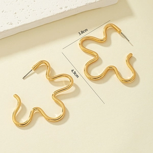 Minimalist golden irregular wave hoop earrings measuring 3.8cm by 4.9cm with metallic shine