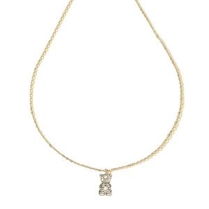 Minimalistische Goldkette mit Bärenanhänger und Perlmutt-Inlay auf weißem Hintergrund
