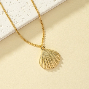 Minimalist Shell Pendant Necklace Golden Alloy Scallop Fan Shaped Vacation Style Fashion Jewelry For Women