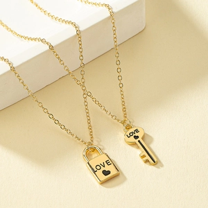 Love Heart Lock And Key Pendant Necklaces Alloy Golden Plated Jewelry For Lovers Couples Minimalist Style