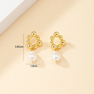 Boucles d'oreilles élégantes en perles baroques et fleurs dorées, 3,85x1,8cm