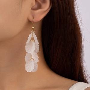 White Flower Petal Long Dangle Earrings Translucent Resin Shell Style Gold Alloy Chain Drop Vacation Jewelry For Women