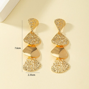 Golden vintage tiered triangle dangle earrings with hammered texture measuring 7.6cm by 2.35cm