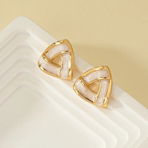 Boucles d'oreilles triangulaires géométriques en émail avec placage or et texture marbre