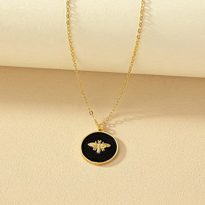 Alloy Enamel Bee Pendant Necklace Round Coin Drip Oil Clavicle Chain Vintage Elegant Jewelry For Women