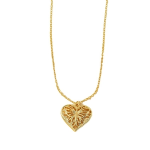 Collier cœur doré avec pendentif papillon évidé sur une chaîne à maillons fins